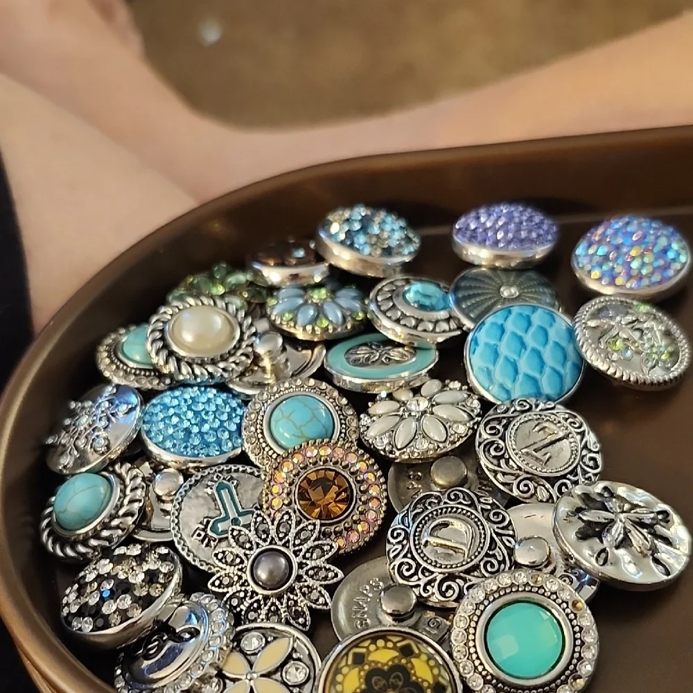 Chic Silver and Blue Snap Bracelet Collection - Picture 6 of 7